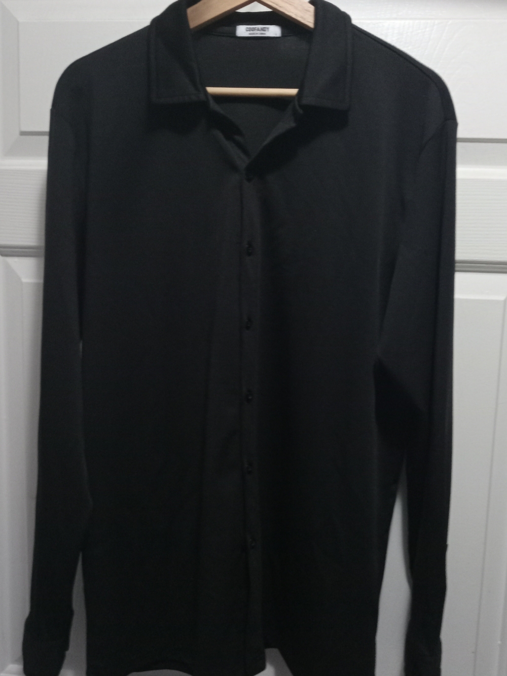 Men's Black Long-Sleeve Dress Shirt - Classic Collared Button-Up